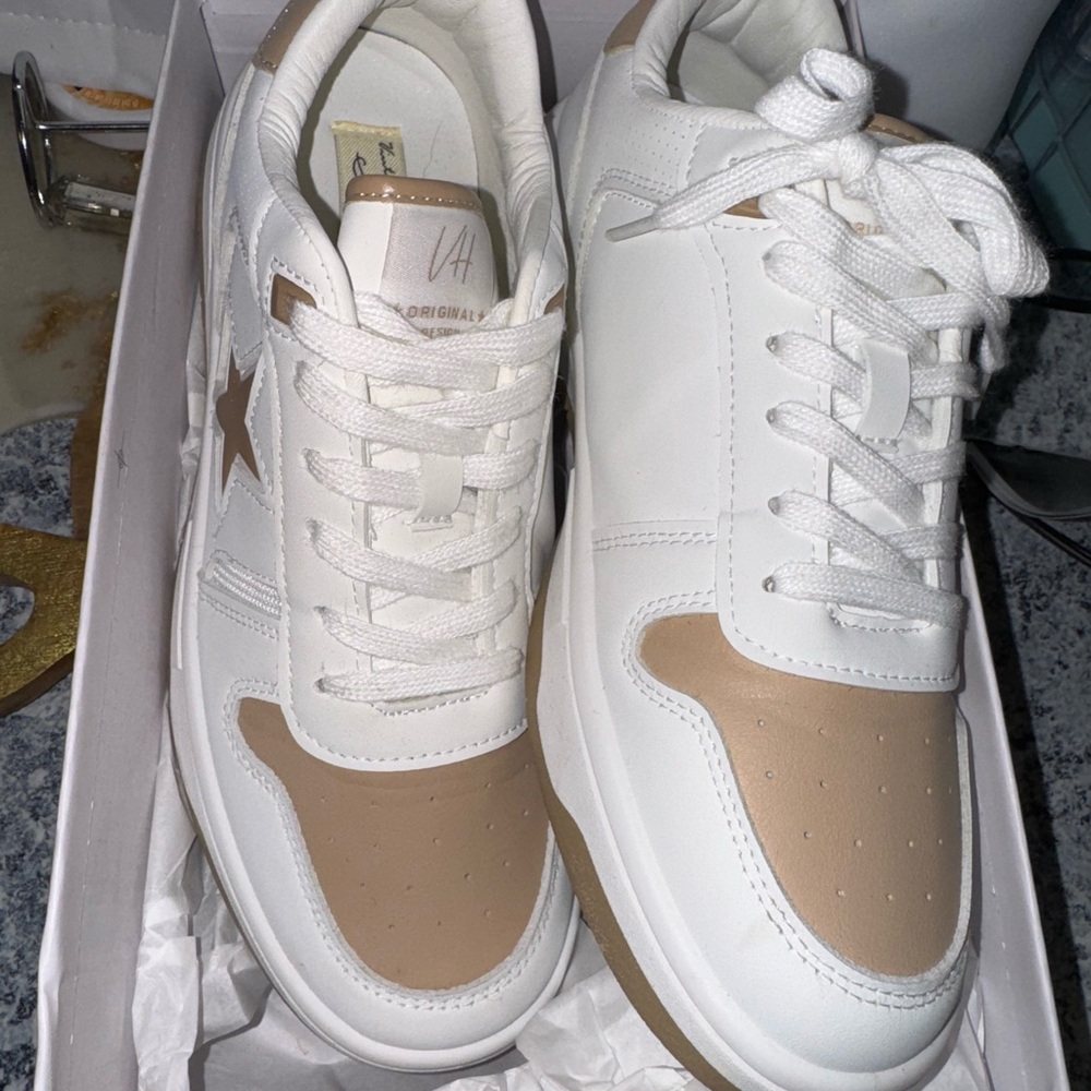 Vintage Havana White and Tan Sneakers Sleek Minimalist Design
